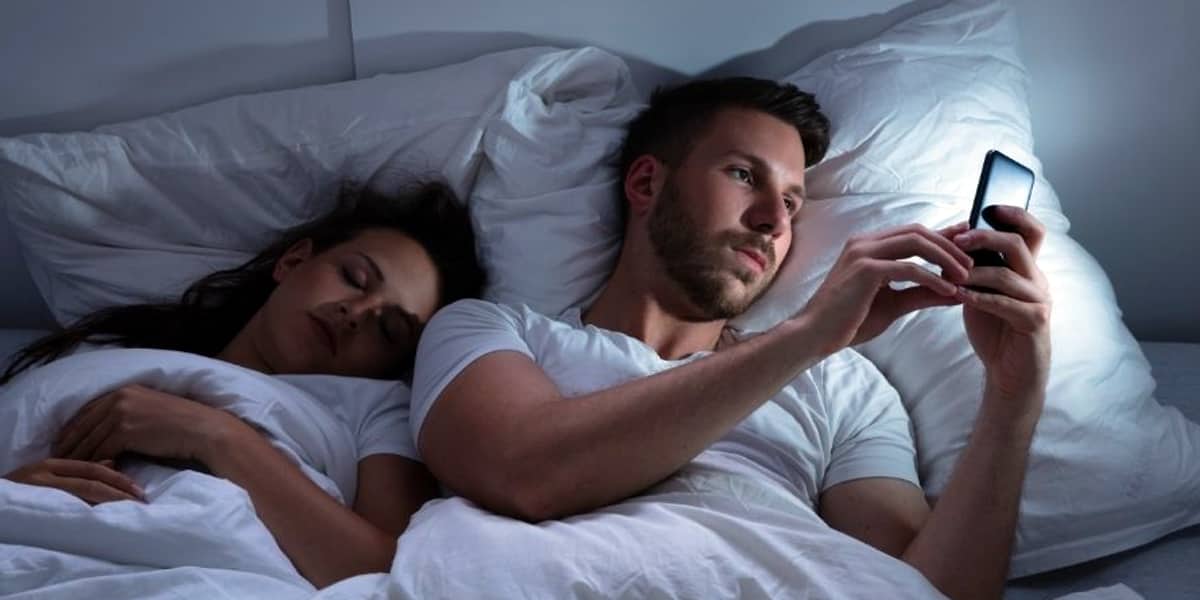 ¿Qué es una micro infidelidad y cómo identificarla?